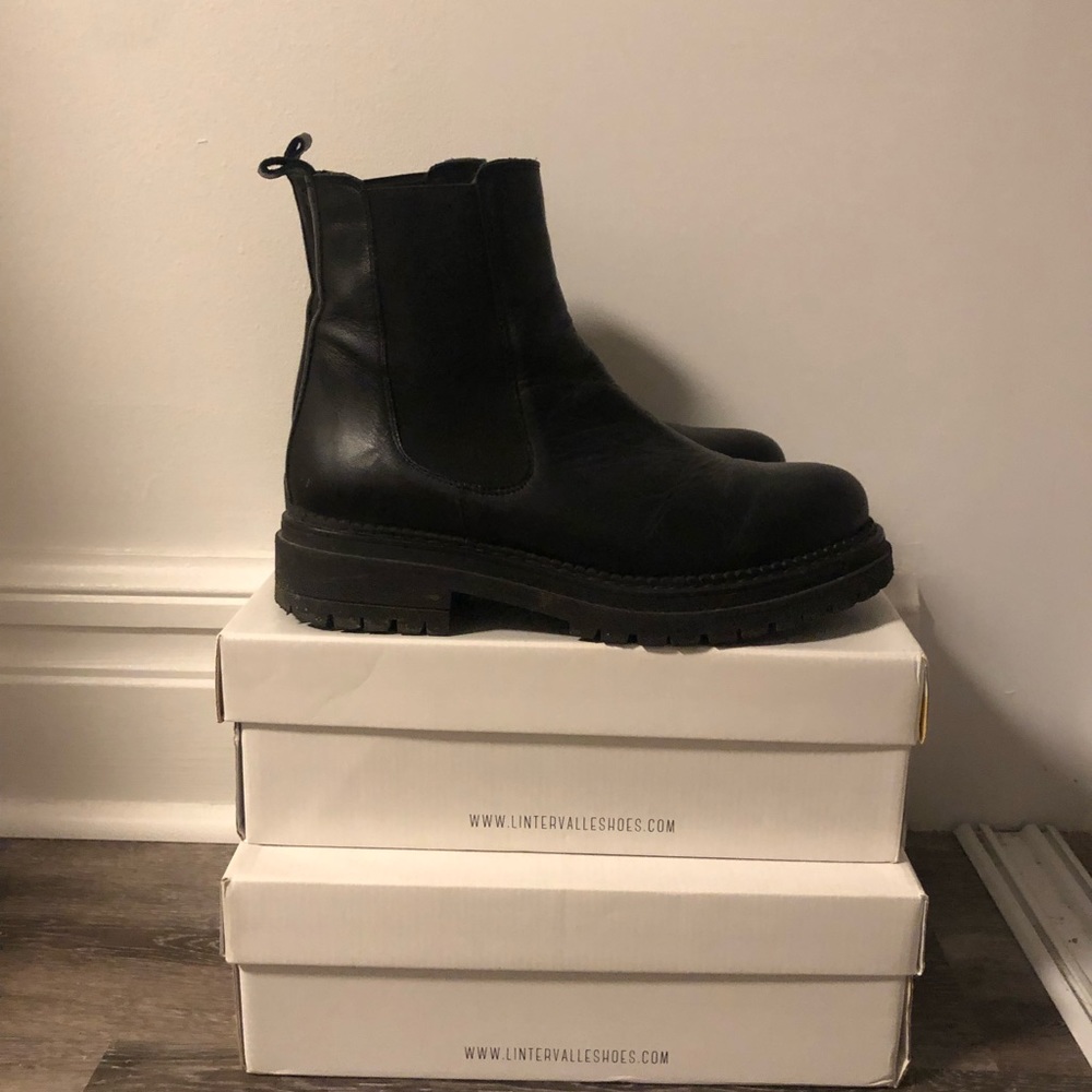Lintervalle lug style Chelsea boots